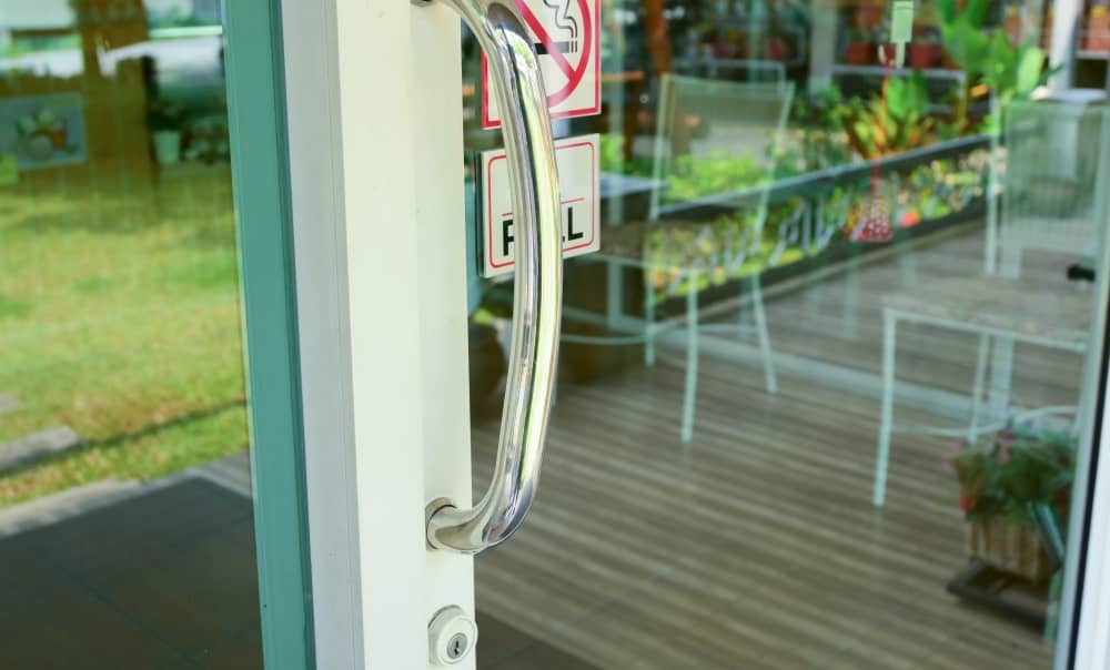 door handle and lock to a commercial business installed by professional locksmith