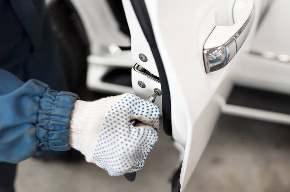 Automotive Locksmiths: Focus on services related to automotive locks and keys, such as unlocking car doors, key extraction, ignition repair, and programming electronic car keys.